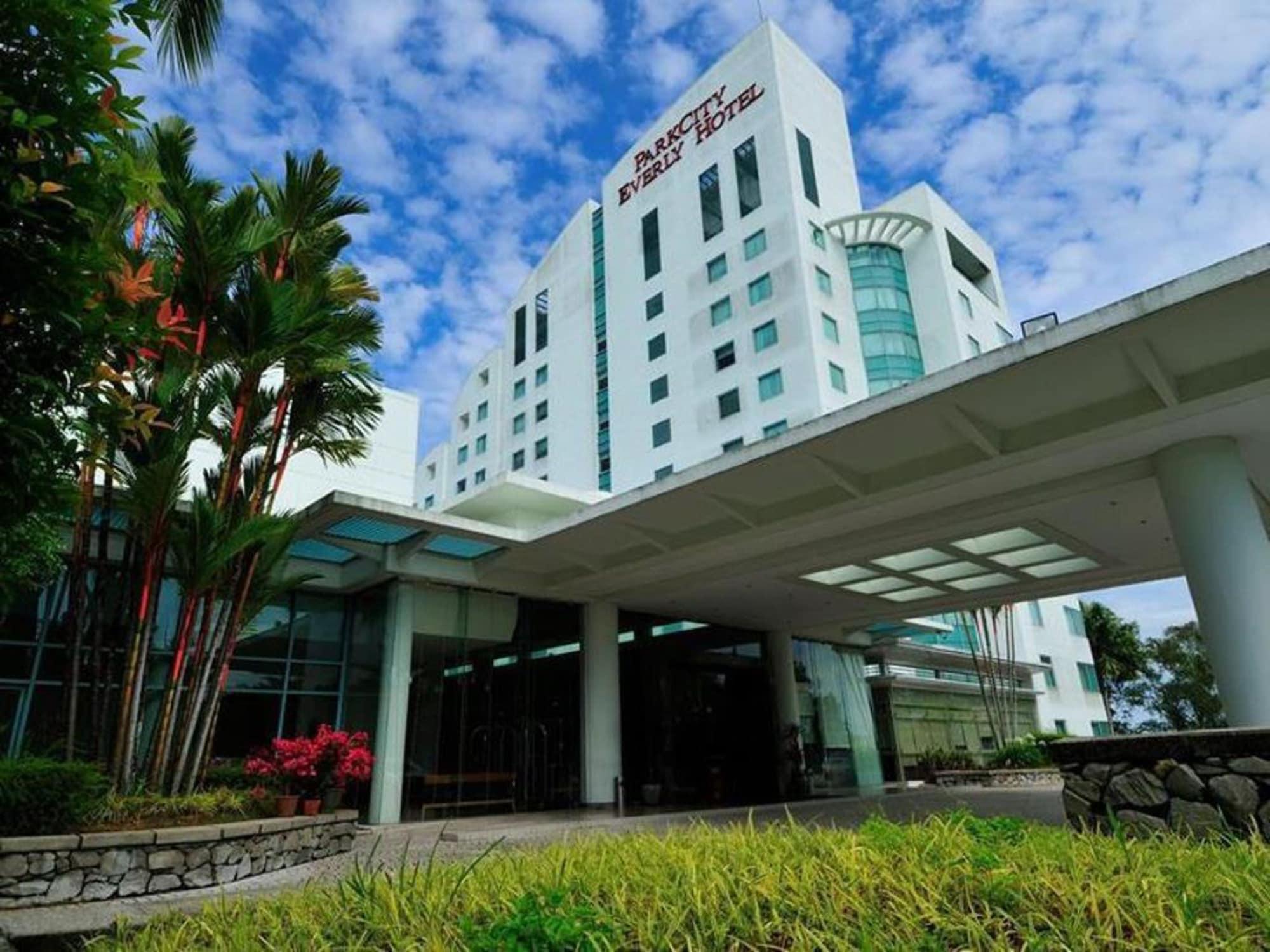 Parkcity Everly Hotel Бинтулу Экстерьер фото