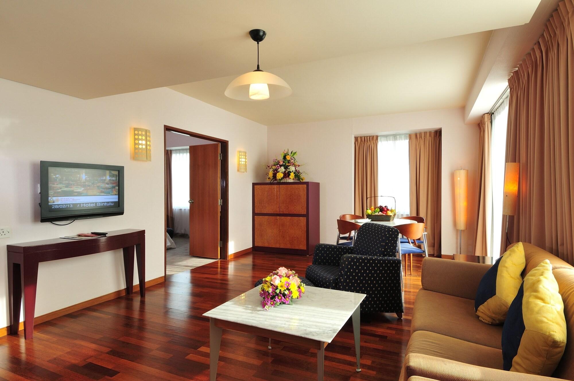 Parkcity Everly Hotel Бинтулу Экстерьер фото