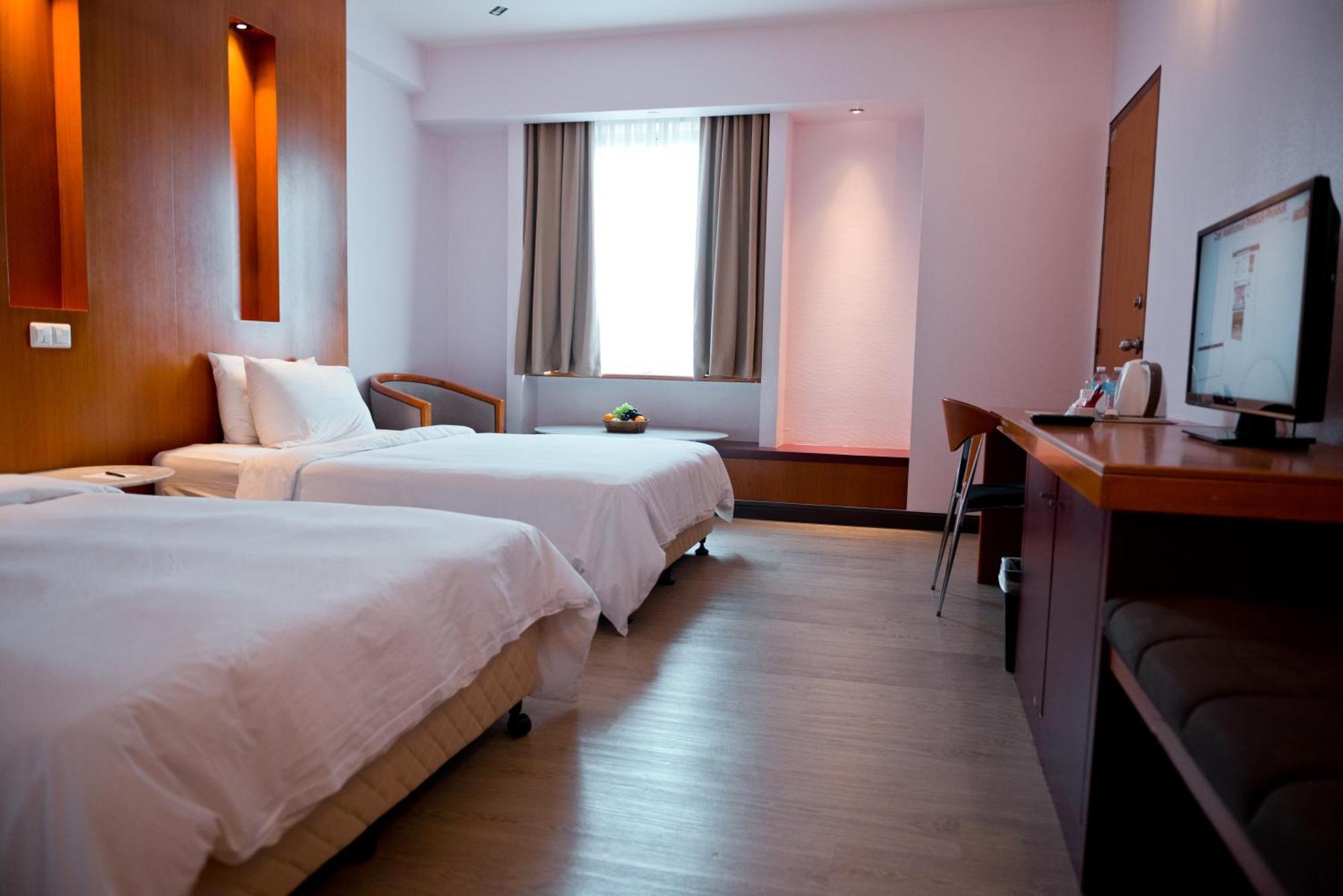Parkcity Everly Hotel Бинтулу Экстерьер фото