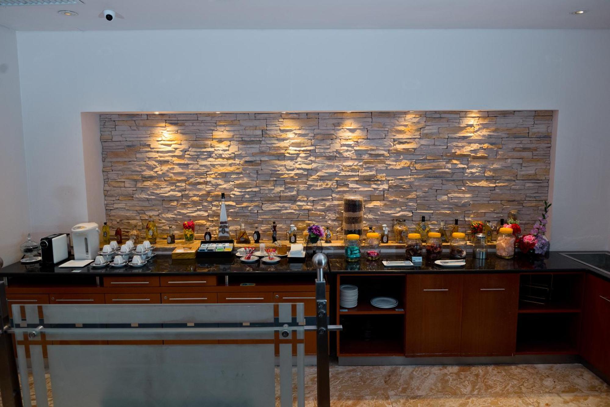 Parkcity Everly Hotel Бинтулу Экстерьер фото