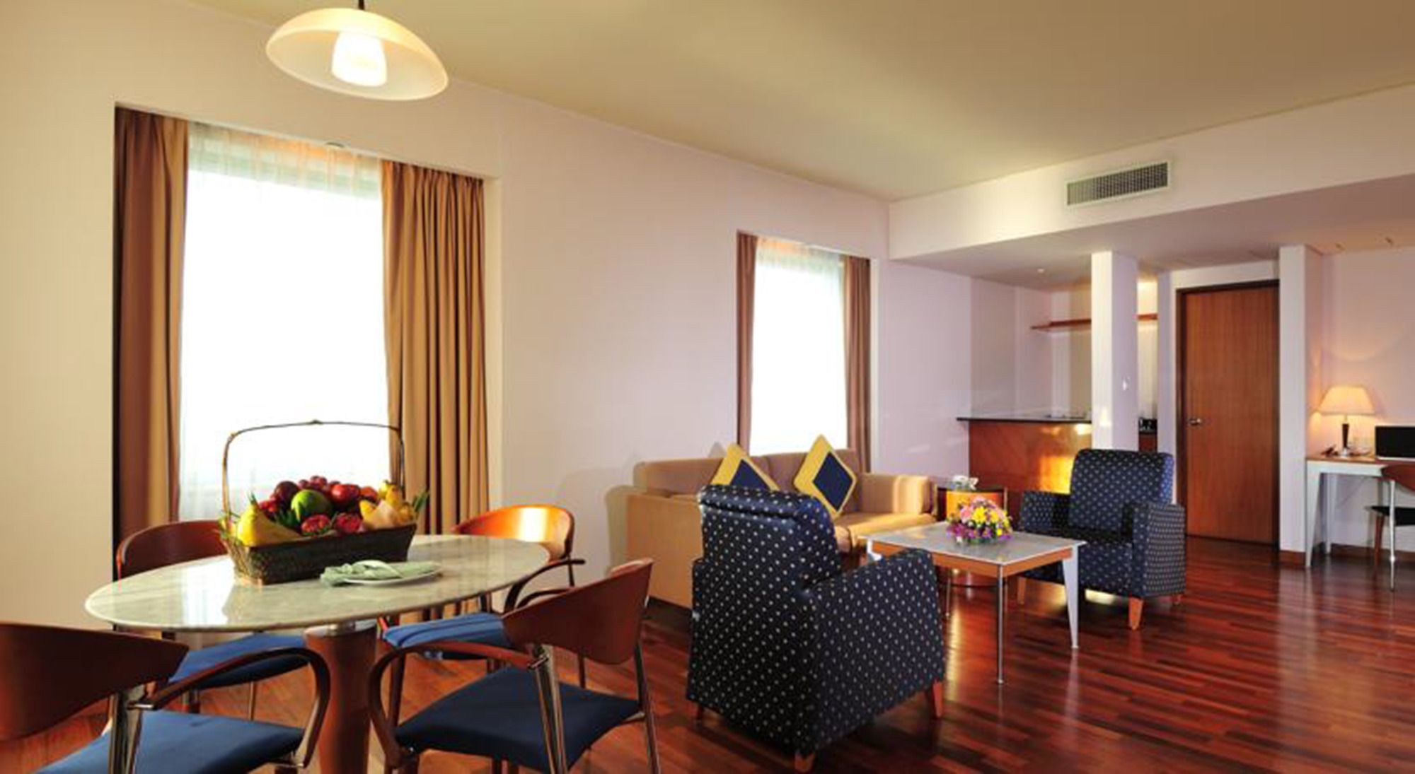Parkcity Everly Hotel Бинтулу Экстерьер фото